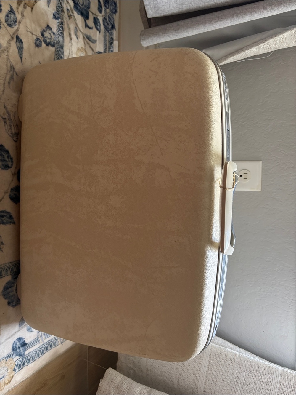 Samsonite Beige Hard Shell Carry-On